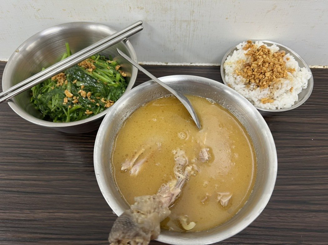 麻油雞腿是超級招牌。圖/黃冠華提供