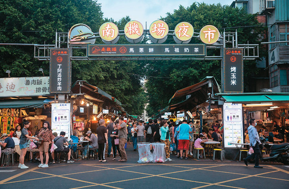 南機場夜市有不少米其林推薦的平價美食藏身其中。
